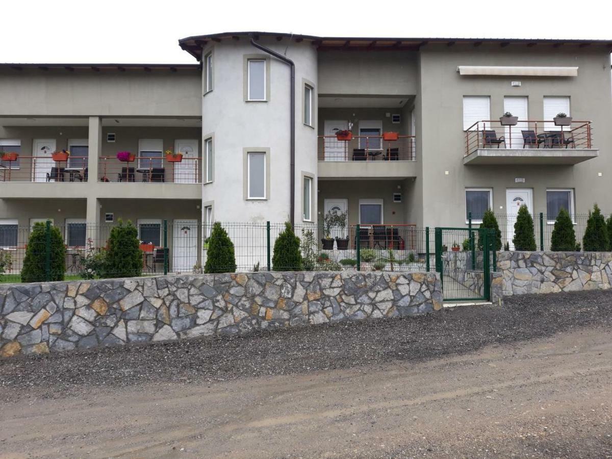 Simica Cose Apartment Vrdnik Luaran gambar